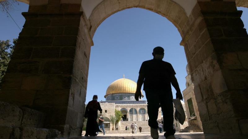 الحكومة تقرر تعيين 100 موظّف في دائرة أوقاف القدس
